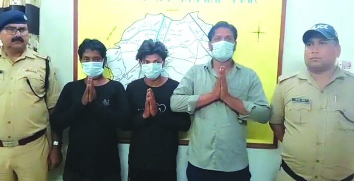 युवक को पेड़ से बाधंकर पिटाई करने के आरोप में तीन गिरफ्तार