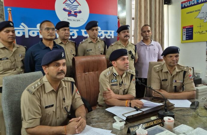 चार लुटेरे गिरफ्तार,लाखों के जेवरात, व मोटरसाईकिले बरामद