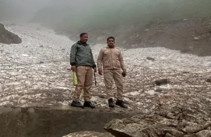 बारिश से ग्लेशियर टूटने का बढ़ा खतरा , सुरक्षा बल तैनात