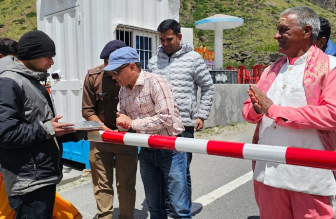 बद्रीनाथ धाम में इको टूरिज्म शुल्क बैरियर शुरू