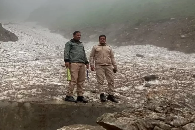 बारिश से ग्लेशियर टूटने का बढ़ा खतरा , सुरक्षा बल तैनात