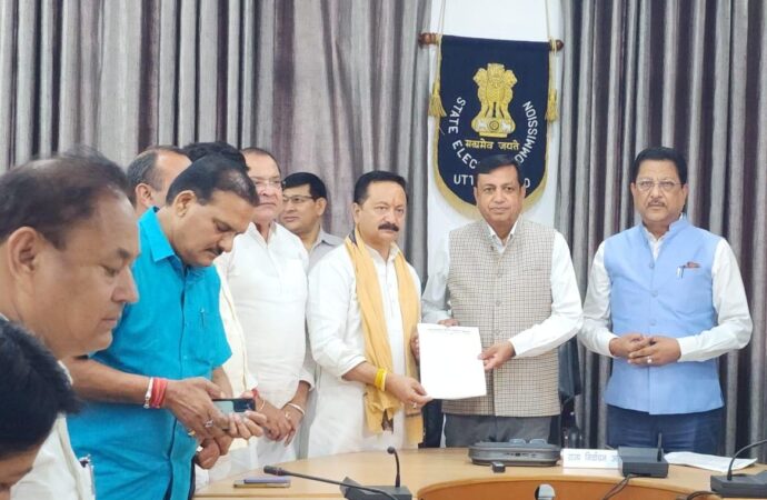 पंचायत चुनावों में सरकारी धांधली के खिलाफ प्रदेश कांग्रेस ने राज्य निर्वाचन आयोग का दरवाज़ा खटखटाया