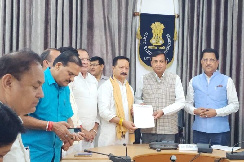 पंचायत चुनावों में सरकारी धांधली के खिलाफ प्रदेश कांग्रेस ने राज्य निर्वाचन आयोग का दरवाज़ा खटखटाया