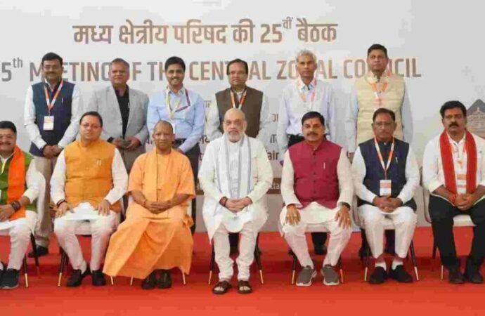 सीमावर्ती क्षेत्रों में सड़क और संचार सुविधाओं का विस्तार किया जाना जरूरीः धामी