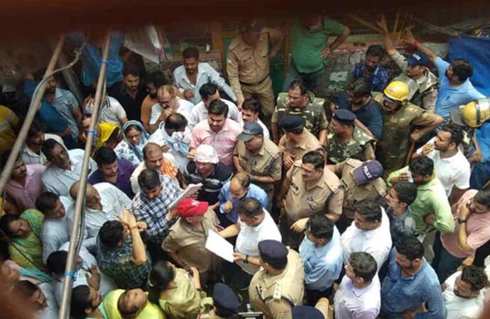 ऋषिकेश में कोर्ट आदेश पर भारत साधु समाज की 34 दुकानें कराईं गईं खाली