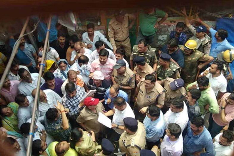 ऋषिकेश में कोर्ट आदेश पर भारत साधु समाज की 34 दुकानें कराईं गईं खाली