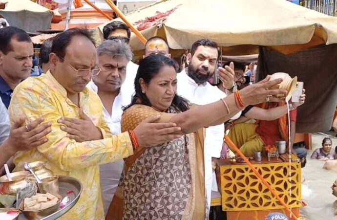 गंगा की तरह यमुना को भी पवित्र बनाएंगेः रेखा