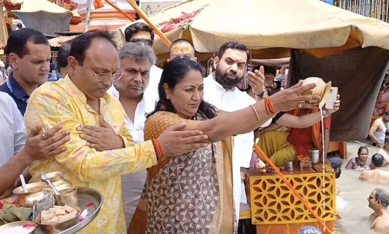 गंगा की तरह यमुना को भी पवित्र बनाएंगेः रेखा