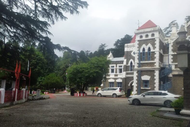 हाईकोर्ट ने सरकार को त्रिस्तरीय पंचायत चुनाव कराने की दी अनुमति