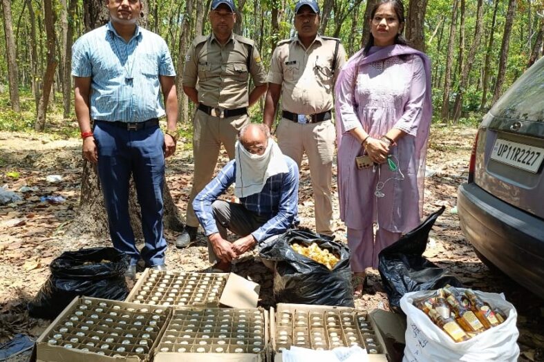 लाखों के नकली अंग्रेजी शराब के खाली पव्वे, जाली मोनोग्राम बरामद,एक दबोचा