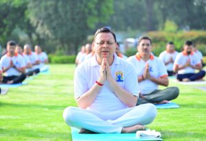 सुबह-सुबह सीएम आवास में लगी योगा क्लास