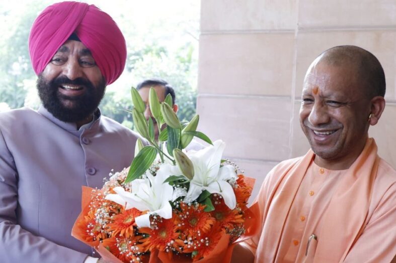 मुख्यमंत्री योगी आदित्यनाथ से उत्तराखंड के राज्यपाल गुरमीत सिंह ने की शिष्टाचार भेंट