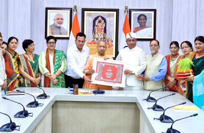 उत्तराखंड के लोकपर्व हरेला पर पर्वतीय महापरिषद के सदस्यों की सीएम योगी से भेंट