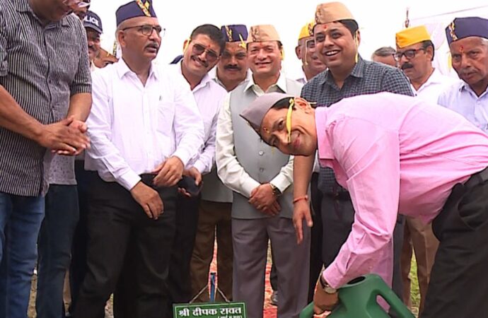 हरेला पर्व पर पंतनगर विश्वविद्यालय में वृक्षारोपण कार्यक्रम आयोजित