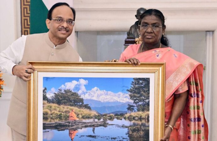 गढ़वाल विश्वविद्यालय के कुलपति प्रो. श्रीप्रकाश सिंह ने की राष्ट्रपति द्रोपदी मुर्मू से की भेंट