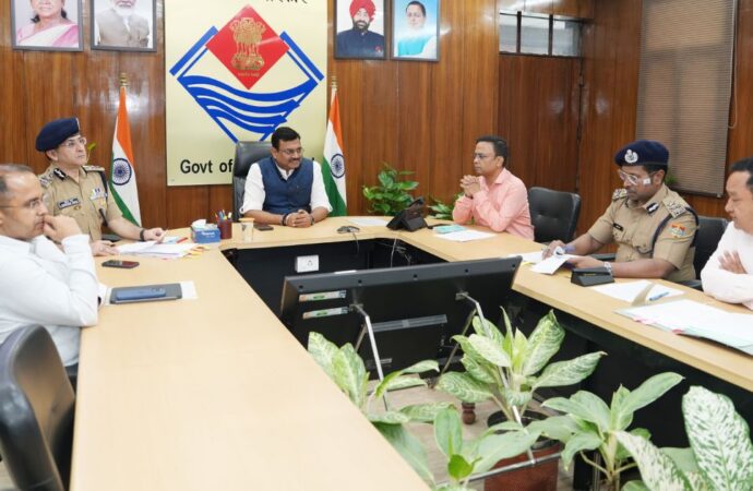 मुख्य सचिव ने धार्मिक स्थलों की सुरक्षा व्यवस्थाओं को लेकर वरिष्ठ अधिकारियों के साथ की बैठक