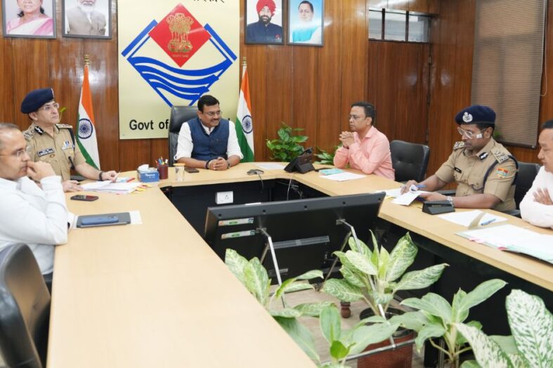 मुख्य सचिव ने धार्मिक स्थलों की सुरक्षा व्यवस्थाओं को लेकर वरिष्ठ अधिकारियों के साथ की बैठक