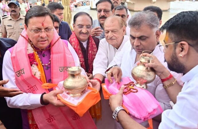 हरिद्वार के हर की पौड़ी में हुआ नदी उत्सव कार्यक्रम का आयोजन