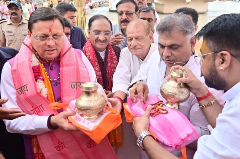 हरिद्वार के हर की पौड़ी में हुआ नदी उत्सव कार्यक्रम का आयोजन