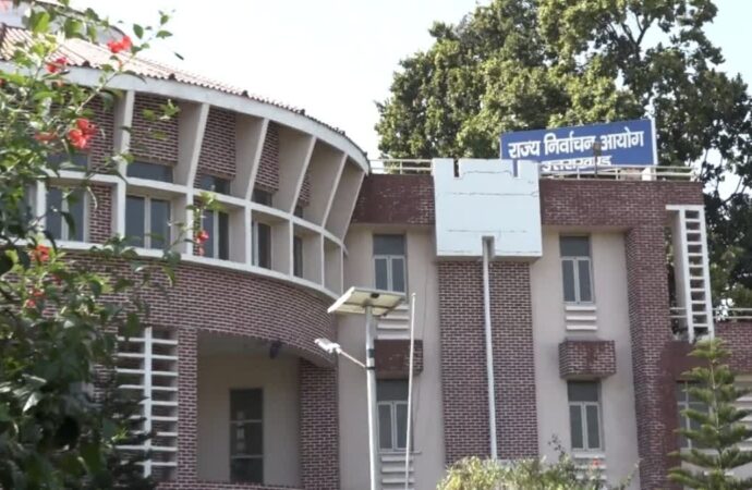 बरसात के सीजन में निर्बाध चुनाव कराने में जुटा राज्य चुनाव आयोग व आपदा प्रबन्धन विभाग