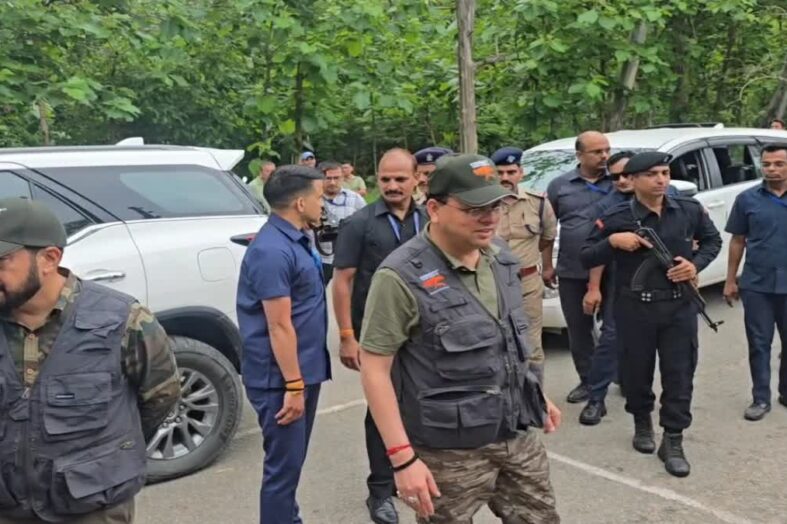 सीएम धामी ने झिरना और फाटो जोन में की सफारी, मां के नाम पर पौधा रोपित