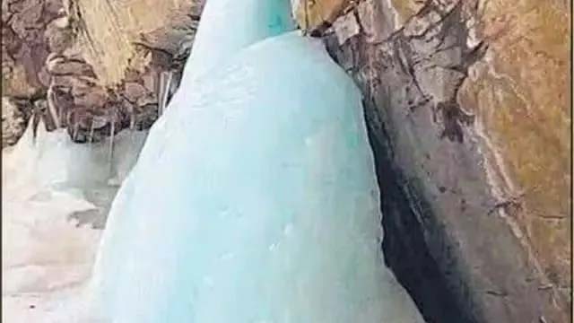 उत्तराखंड में चीन सीमा पर अमरनाथ जैसी बर्फ से बनी शिवलिंग की आकृति मिली