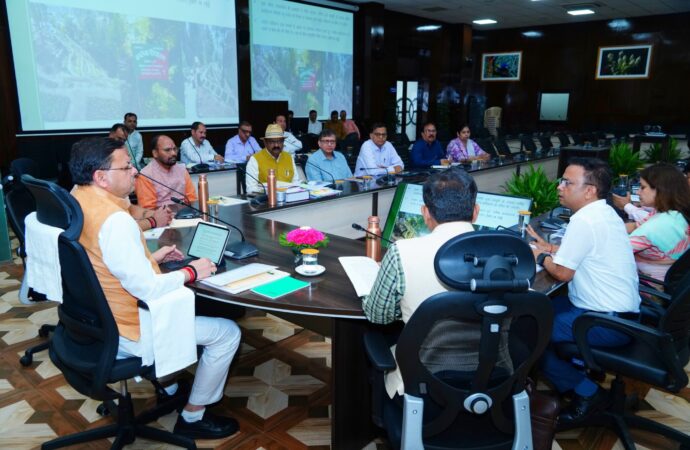 जलस्रोतों के संरक्षण व पुनर्जीवन के लिए प्रभावी योजना तैयार की जाएः धामी