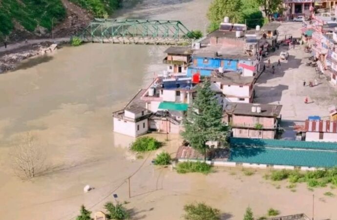 मलबा आने से यमुना नदी में बनी झील का जलस्तर बढ़ा, स्यानाचट्टी में घर और होटल जलमग्न