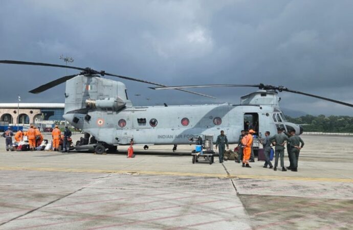 केंद्र और राज्य सरकार ने राहत-बचाव अभियान में झोंकी पूरी ताकत