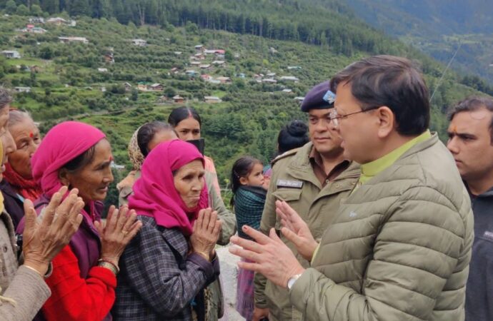 मौसम की चुनौतियों के बीच ग्राउंड जीरो पर पहुंचे धामी