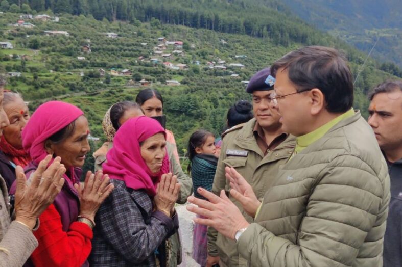 मौसम की चुनौतियों के बीच ग्राउंड जीरो पर पहुंचे धामी