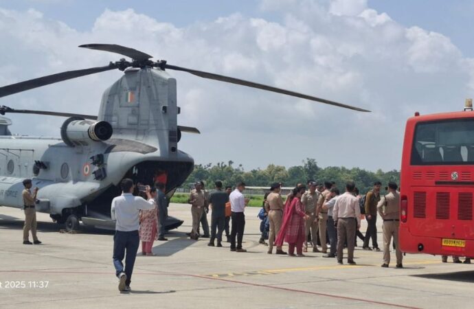 उत्तरकाशी आपदा के बाद हर्षिल और गंगोत्री से किया गया सैकड़ों यात्रियों का सफल रेस्क्यू ऑपरेशन