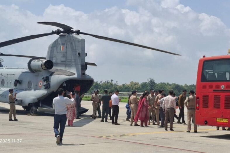 उत्तरकाशी आपदा के बाद हर्षिल और गंगोत्री से किया गया सैकड़ों यात्रियों का सफल रेस्क्यू ऑपरेशन