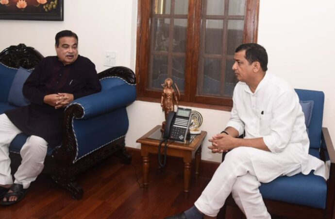आपदा प्रभावित राजमार्गों के पुनर्निर्माण के लिए गढ़वाल सांसद ने की केंद्रीय मंत्री से बैठक