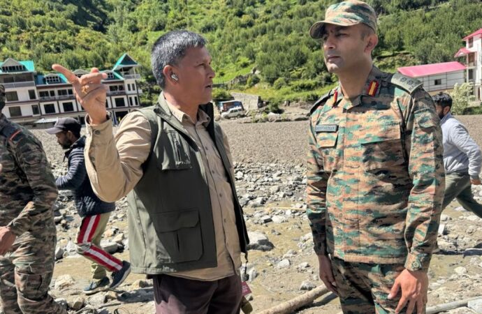 धराली-हर्षिल आपदा के बाद ग्राउंड ज़ीरो पर सबसे पहले पहुंचे ‘आजतक’ के मनजीत नेगी