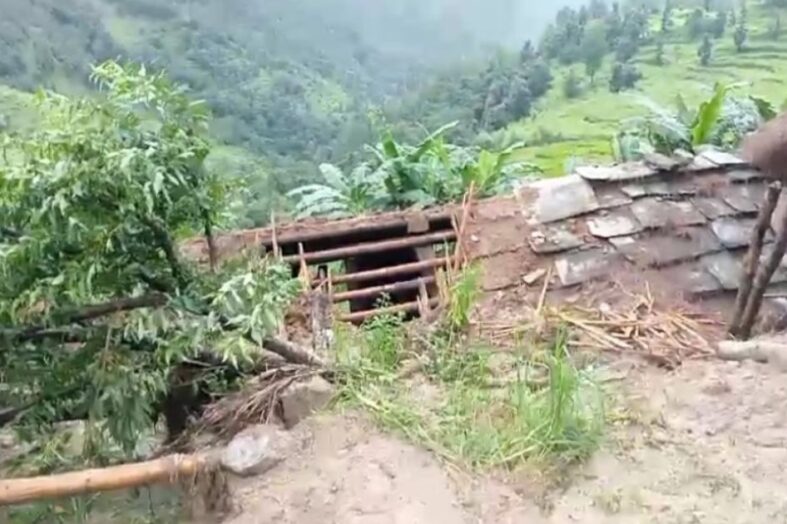 आपदा के छह दिन बाद भी प्रशासन नदारद, जैंती डांग के ग्रामीणों का फूटा ग़ुस्सा