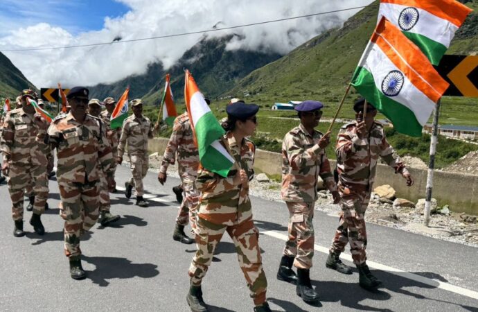 माणा से बदरीनाथ धाम तक आईटीबीपी की तिरंगा यात्रा