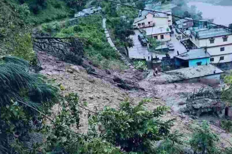 थराली में बादल फटने से तबाही, तहसील परिसर सहित कई घर क्षतिग्रस्त