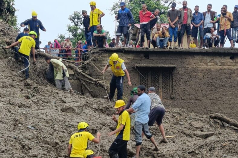 रुद्रप्रयाग जिले के बसुकेदार क्षेत्र में बादल फटने से भारी तबाही, राहत एवं बचाव कार्य युद्धस्तर पर जारी