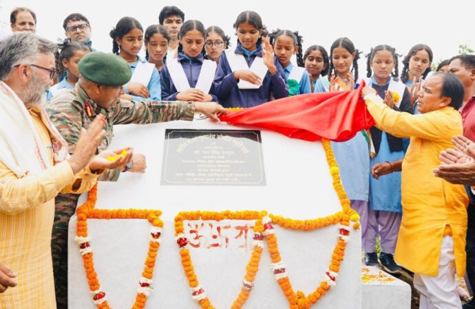 डॉ धन सिंह रावत ने घीड़ी में स्वर्गीय मेजर गुणानंद डोभाल स्मृति पार्क की रखी आधारशिला