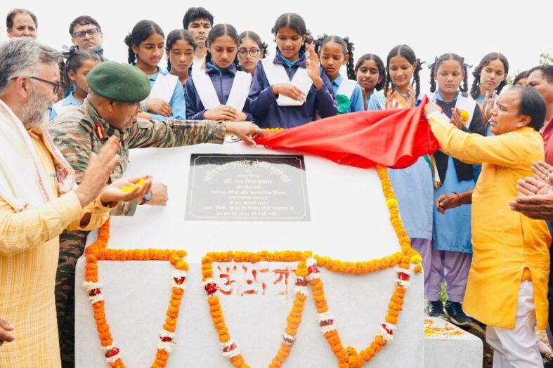 डॉ धन सिंह रावत ने घीड़ी में स्वर्गीय मेजर गुणानंद डोभाल स्मृति पार्क की रखी आधारशिला