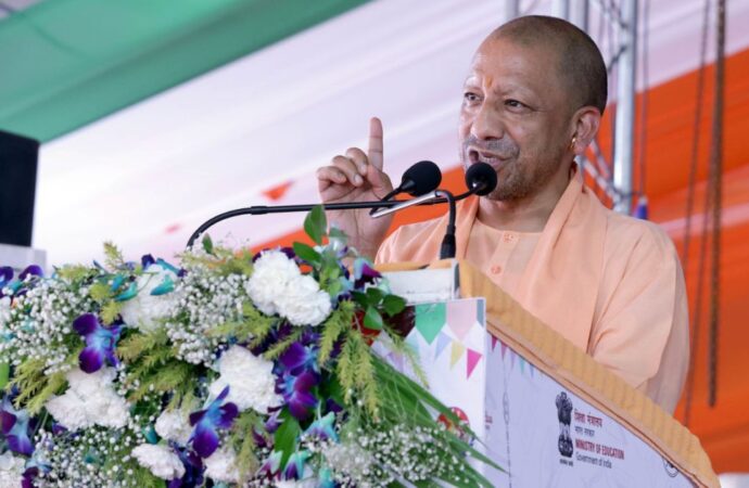 पहले बेटियां सुरक्षित नहीं थीं, आज खुद बना रही हैं अपना रास्ता: सीएम योगी