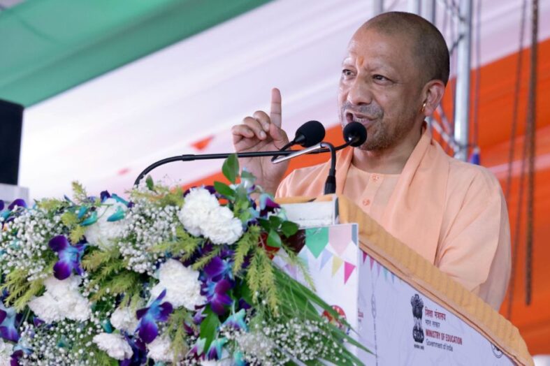 पहले बेटियां सुरक्षित नहीं थीं, आज खुद बना रही हैं अपना रास्ता: सीएम योगी