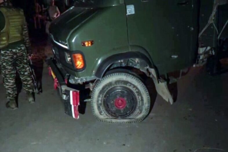 आतंकवादियों ने मणिपुर में असम राइफल्स के दल पर किया हमला, दो जवान शहीद, पांच घायल