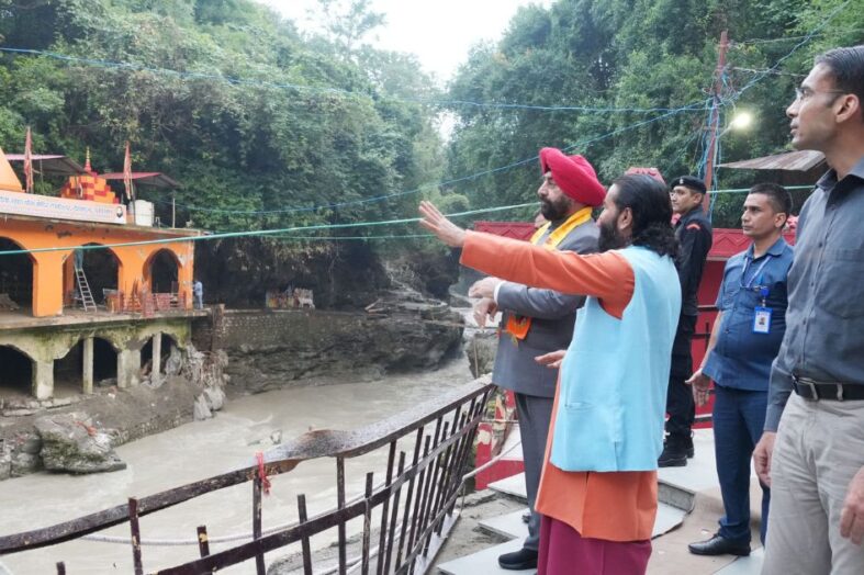 राज्यपाल ने किया आपदा प्रभावित क्षेत्रों का दौरा, नन्दा की चौकी और टपकेश्वर महादेव मंदिर पहुंचे