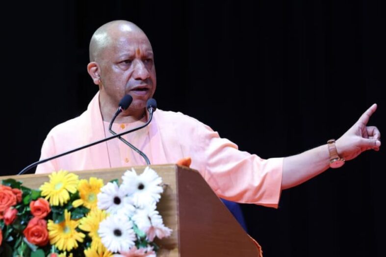 सरकारी जमीनों से तत्काल प्रभाव से हटवाएं अवैध कब्जे : सीएम योगी