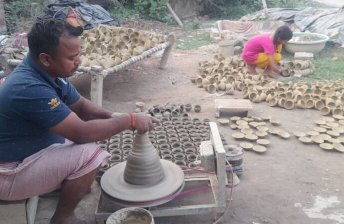 दीपोत्सव से अयोध्या के सैकड़ों कुम्हार परिवारों को मिला रोजगार