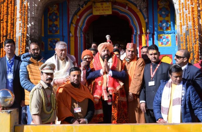 राज्यपाल ने किए बदरीनाथ-केदारनाथ धाम के दर्शन, मंदिर में पूजा कर विश्व कल्याण की कामना