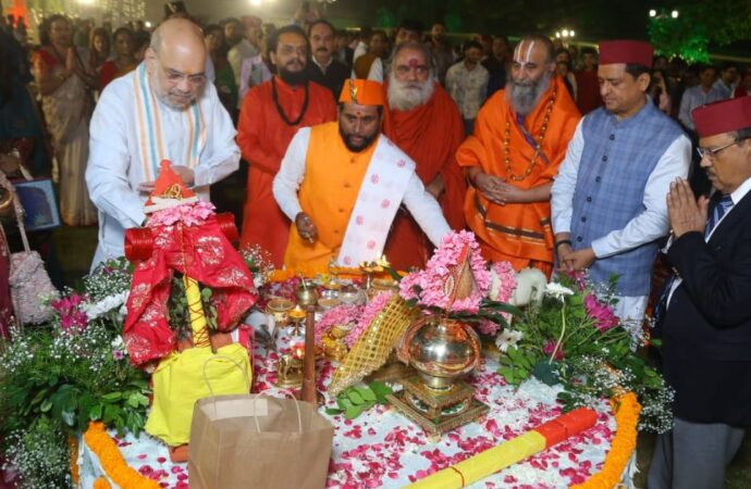 सांसद बलूनी संग गृह मंत्री अमित शाह ने मनाया इगास पर्व, एनएसए डोभाल समेत कई प्रमुख हस्तियां हुईं शामिल