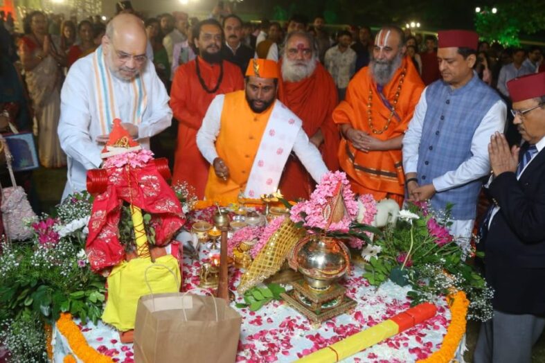 सांसद बलूनी संग गृह मंत्री अमित शाह ने मनाया इगास पर्व, एनएसए डोभाल समेत कई प्रमुख हस्तियां हुईं शामिल